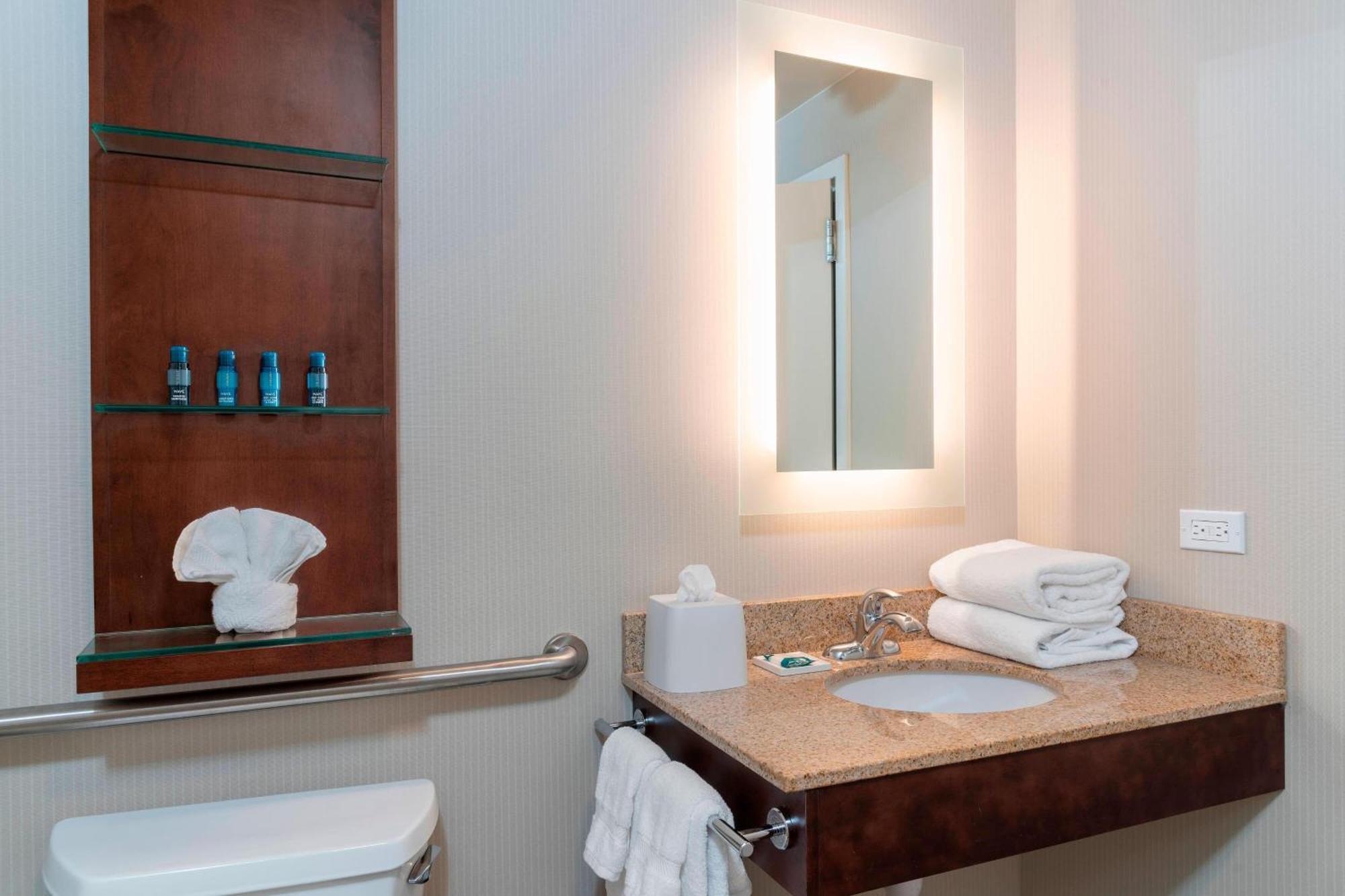 Delta Hotels By Marriott Kalamazoo Conference Center Экстерьер фото