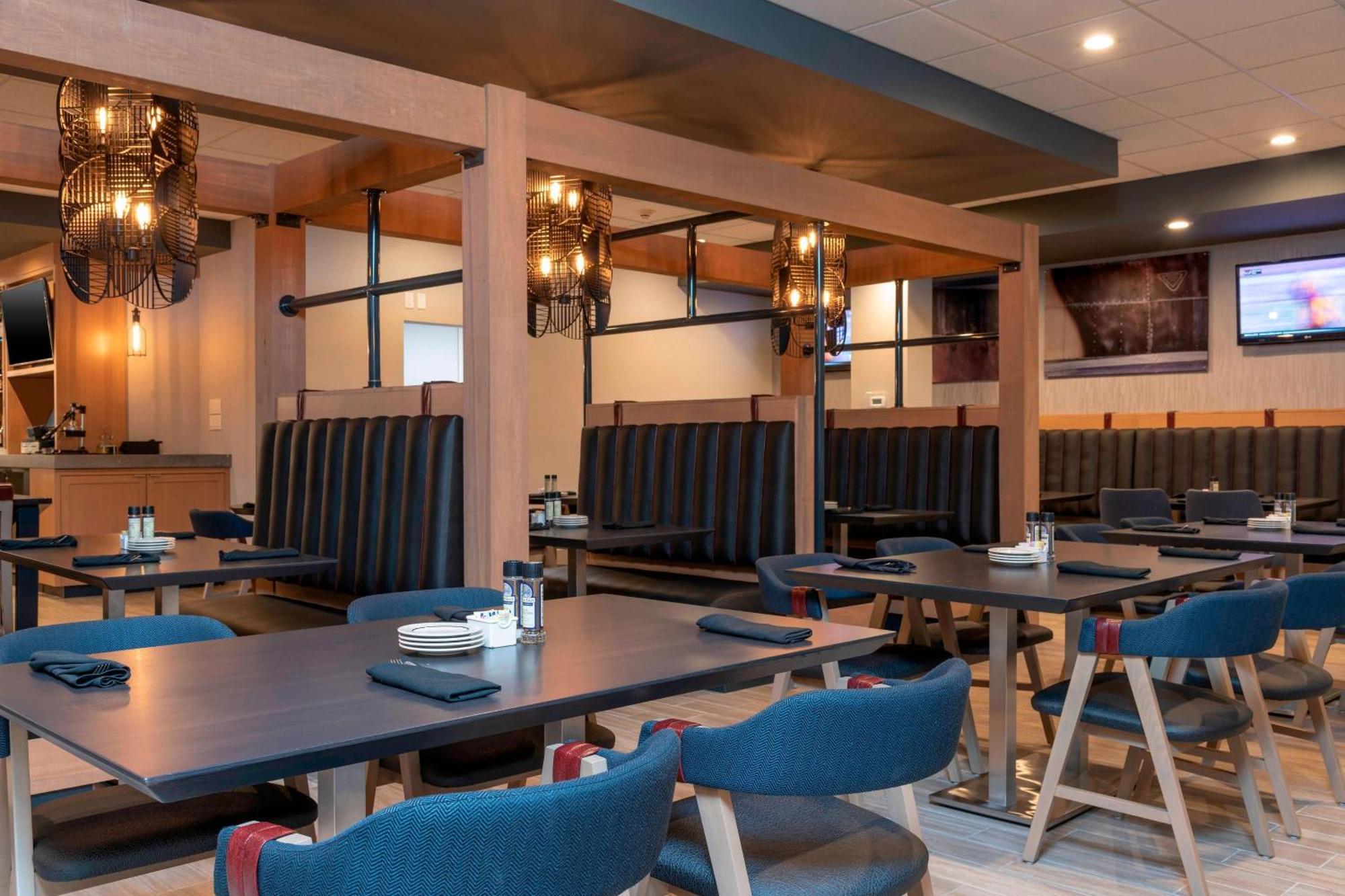 Delta Hotels By Marriott Kalamazoo Conference Center Экстерьер фото